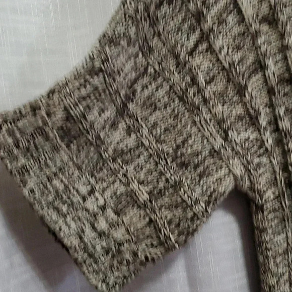 CAROLYN TAYLOR SWEATER - Picture 7 of 8